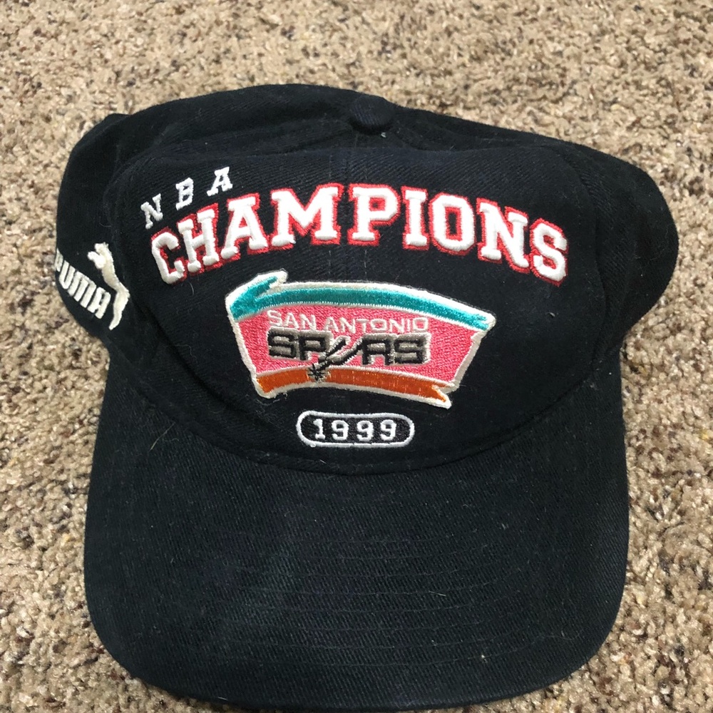 Retro NBA hats Spurs and Kings